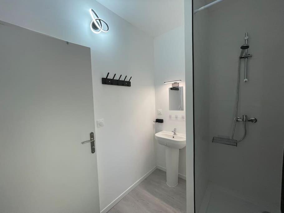 Studio A2 18M2 Cosy 5Minutes Gare Parking Gratuit Rue De La Mure رْوان المظهر الخارجي الصورة